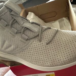 New Balance Women Sneakers (NEW)